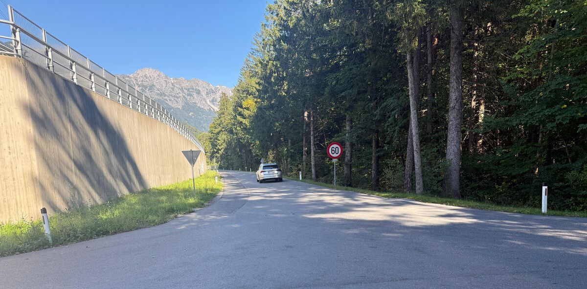 Auf der L93 „Bingser Äule“ kommt es zwischen der Brunnenfeldstraße und der Auffahrt S16 Bings Stallehr zu Verkehrsbehinderungen. ⇒Stadt Bludenz