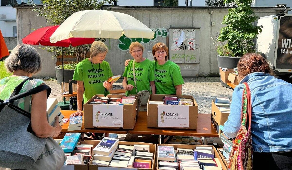 Auf die Besucher wartet eine große Auswahl an Büchern und Spielen für alle Altersgruppen.⇒Laurence Feider