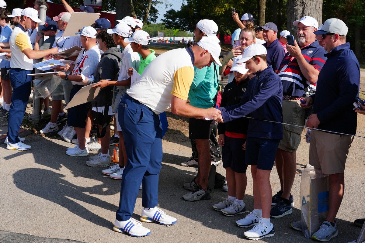 Autogramme von Sepp Straka beim Ryder-Cup sind ein begehrtes Andenken.⇒gepa