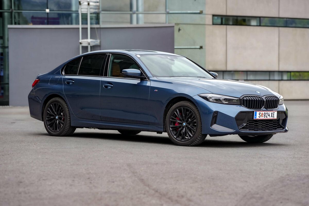 BMW hat die Dreier-Baureihe aufgewertet. Die Änderungen betreffen in erster Linie Maßnahmen unterhalb des Blechkleides.⇒VN/Stiplovsek