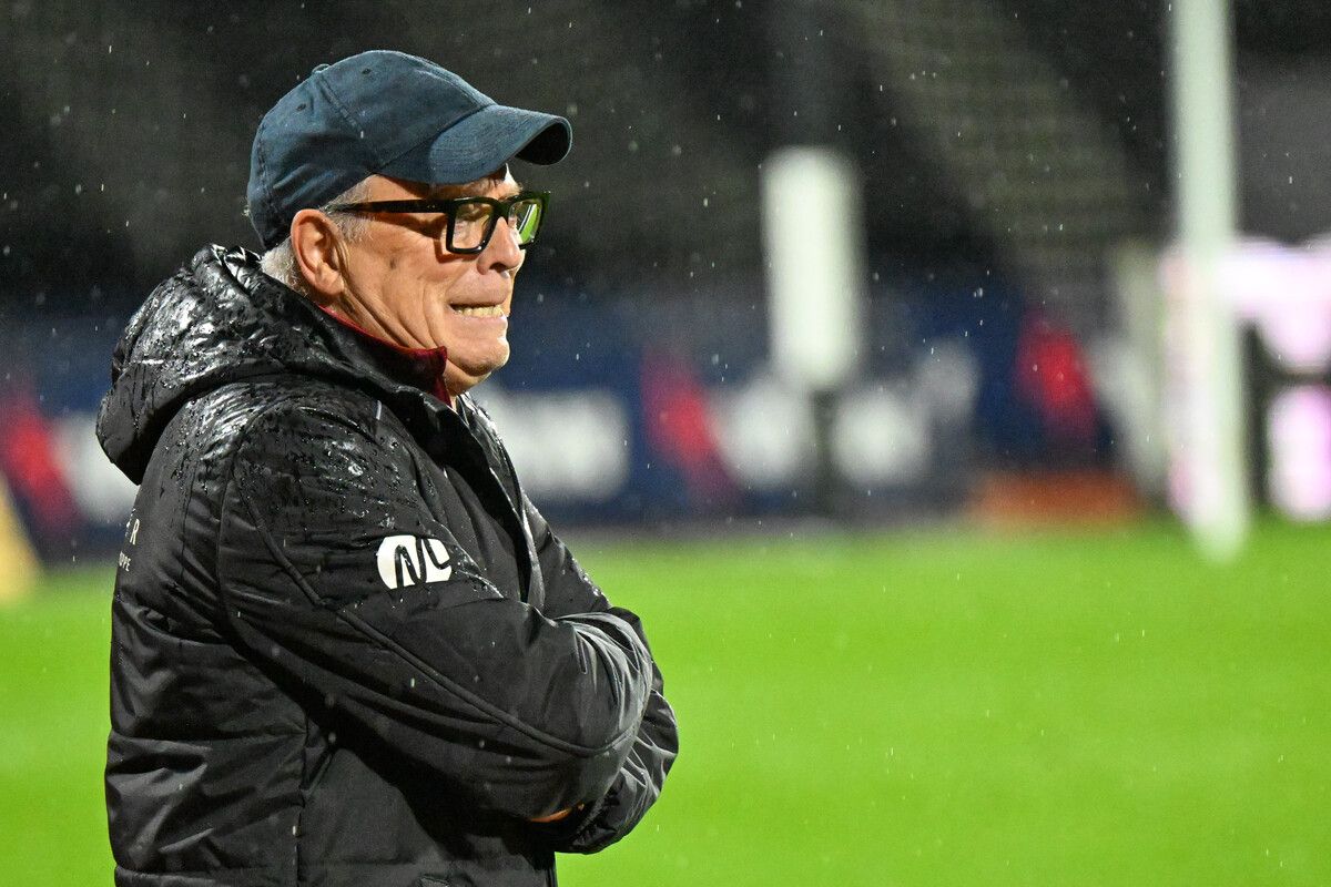 BREGENZ,AUSTRIA,26.SEP.25 - SOCCER - ADMIRAL 2. Liga, Schwarz Weiss Bregenz vs Austria Salzburg. Image shows head coach Regi van Acker (Bregenz). Photo: GEPA pictures/ Oliver Lerch