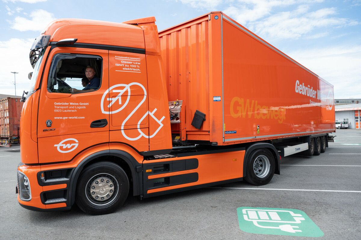 Das ist der erste von fünf E-Lkw, die am Standort Lauterach (Vorarlberg) bis Jahresende zum Einsatz kommen werden. ⇒FA/Serra
