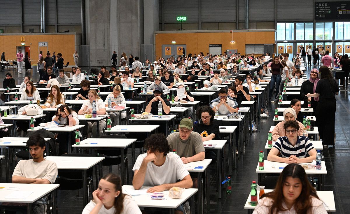 Fast 12.400 Interessentinnen und Interessenten haben im Sommer am Medizin-Aufnahmetest teilgenommen. Es gibt 1900 Studienplätze.⇒APA/Fohringer
