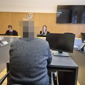 Streit wegen Teppich auf dem „Grenzzaun“