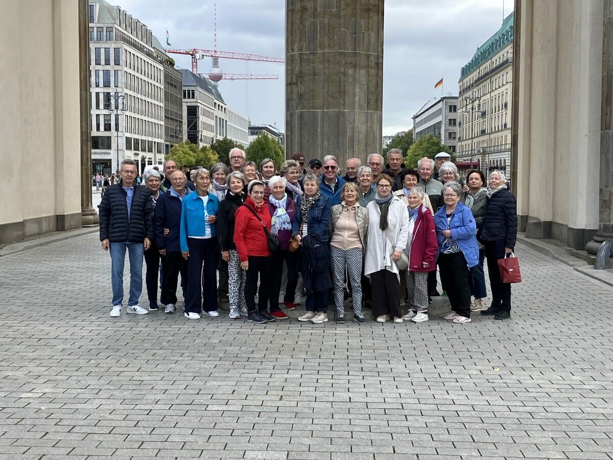 Die traditionelle Erntekrone für das Frastanzer Erntedankfest entsteht im Bauhof mit viel Handarbeit. ⇒OGV Frastanz