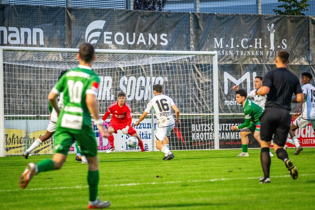 Der FC Lauterach liefert Wacker Innsbruck einen großen Kampf, steht am Ende aber mit leeren Händen da.⇒VN/Rhomberg