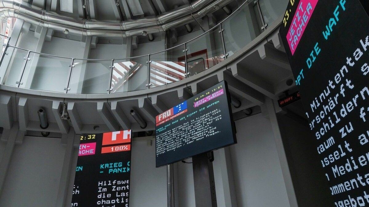 Der „FRO Newsroom“ im Eingangsbereich des Dornbirner Funkhauses. ⇒C. Schramm