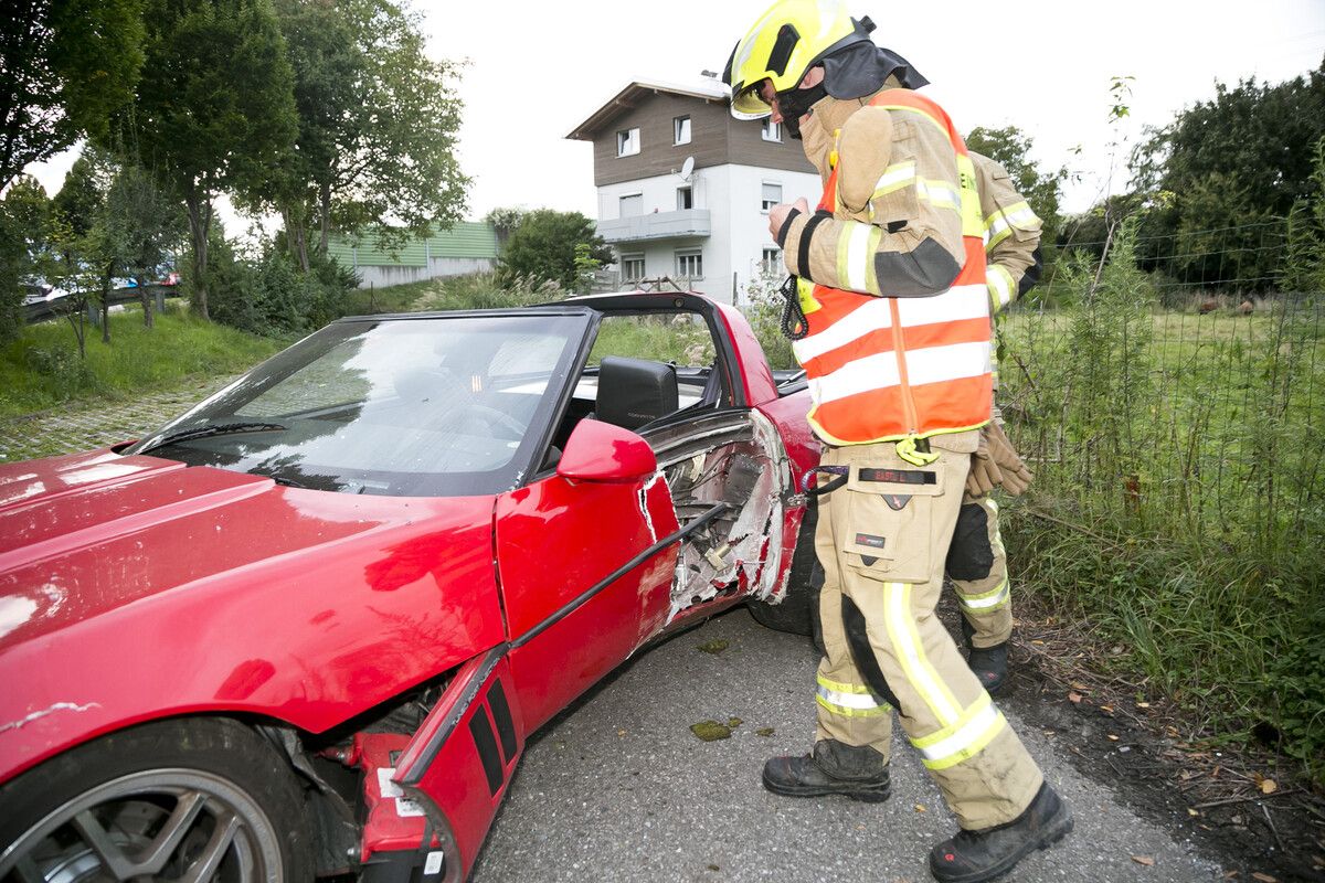Der Sportwagen war entgegen der Fahrtrichtung auf einem privaten Parkplatz zum Stillstand gekommen.⇒VOL.AT/Mathis