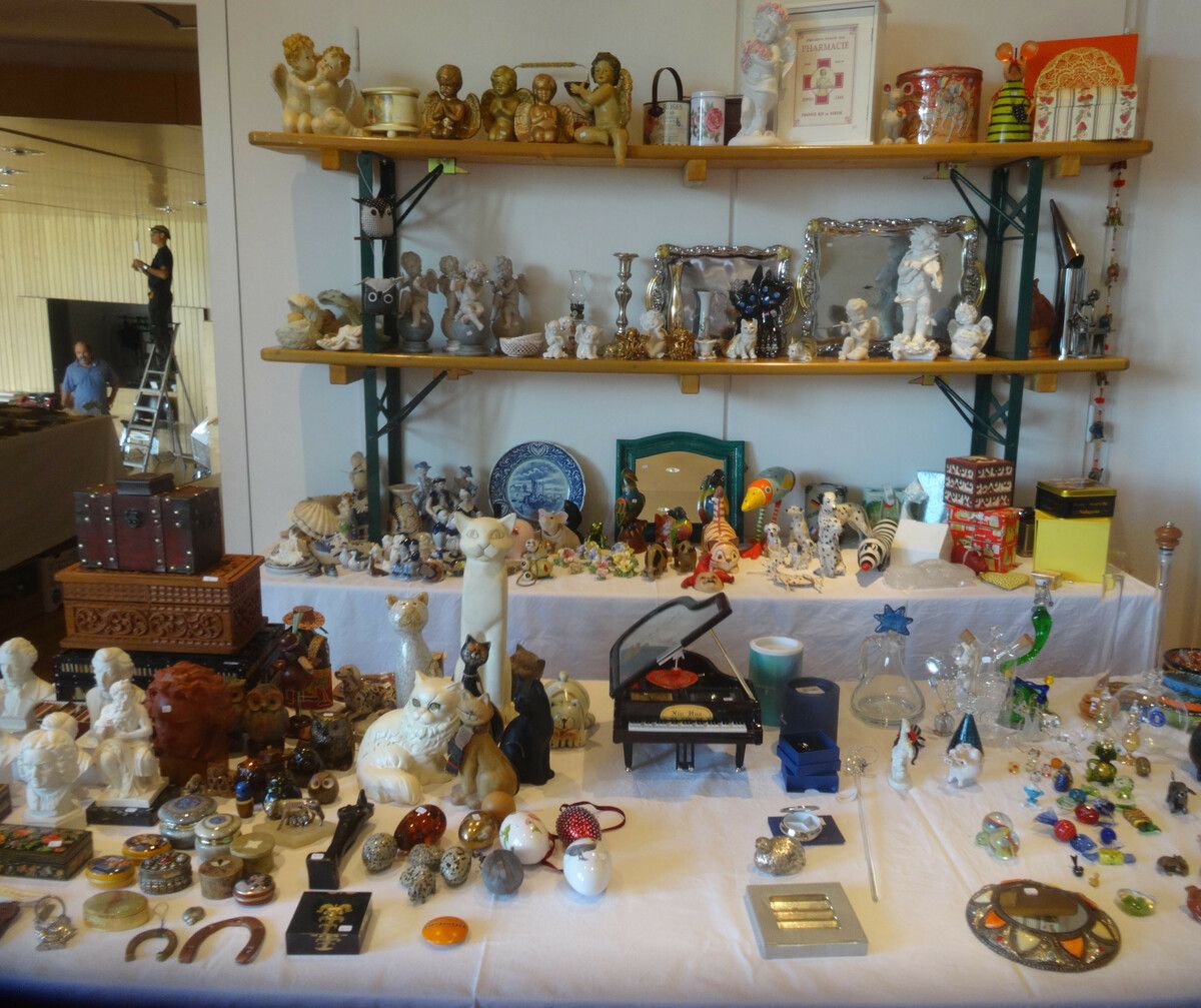 Der Tisner Flohmarkt lädt Ende September wieder zum Stöbern und Entdecken ein.⇒ Pfarramt Tisis