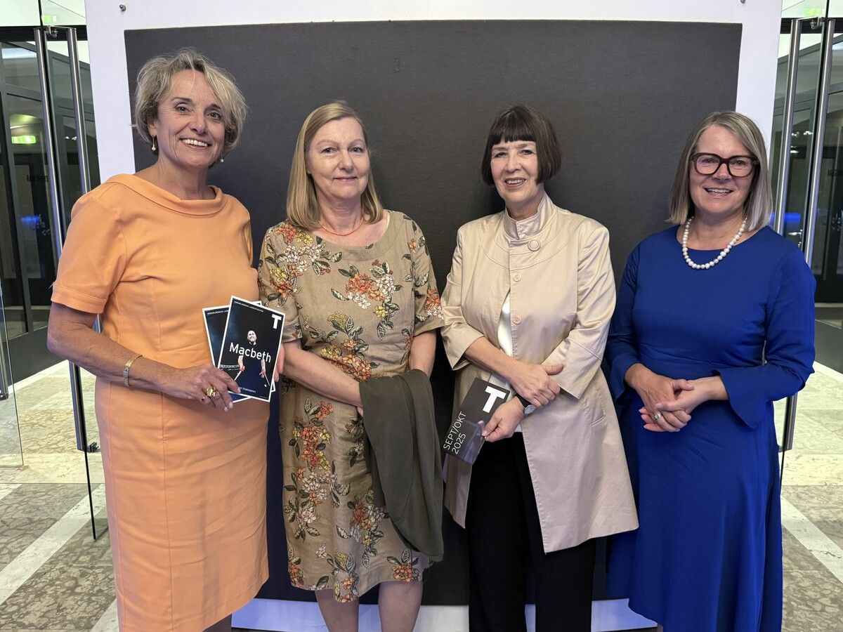 Der Vorstand der Theaterfreund:innen Elisabeth Türk, Marie-Rose Rodewald-Cerha, Christine Schreiber und Christa Strobl bei der „Macbeth“-Premiere am Vorarlberger Landestheater.⇒Sigrid Juen