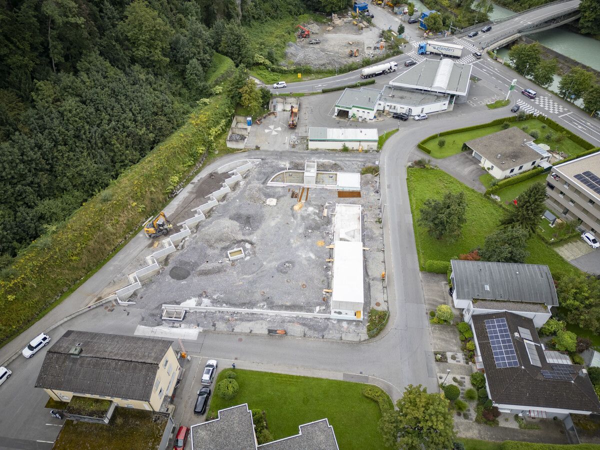 Die Bauarbeiten laufen auf Hochtouren. Im Mai 2026 sollen die Feldkircherinnen und Feldkircher wieder ein eigenes Abfallsammelzentrum haben. ⇒VN/Paulitsch