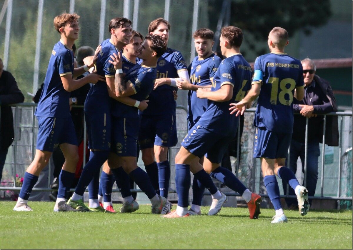 Die Elf des VfB Hohenems durfte sich über den Derbysieg gegen die Juniors des SCR Altach freuen.⇒tk