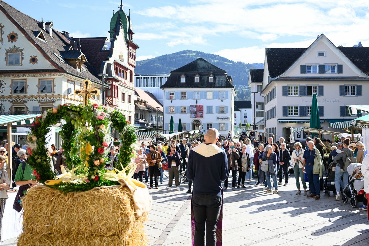 Die Erntedankkrone ist eine Besonderheit des Herbstmarkts. ⇒Matthias Rhomberg