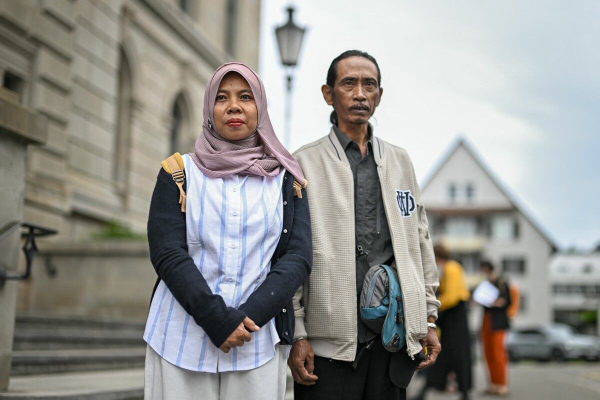 Die Fischer Ibu Asmania (l.) and Arif Pujianto vor dem Gericht in Zug.⇒AFP