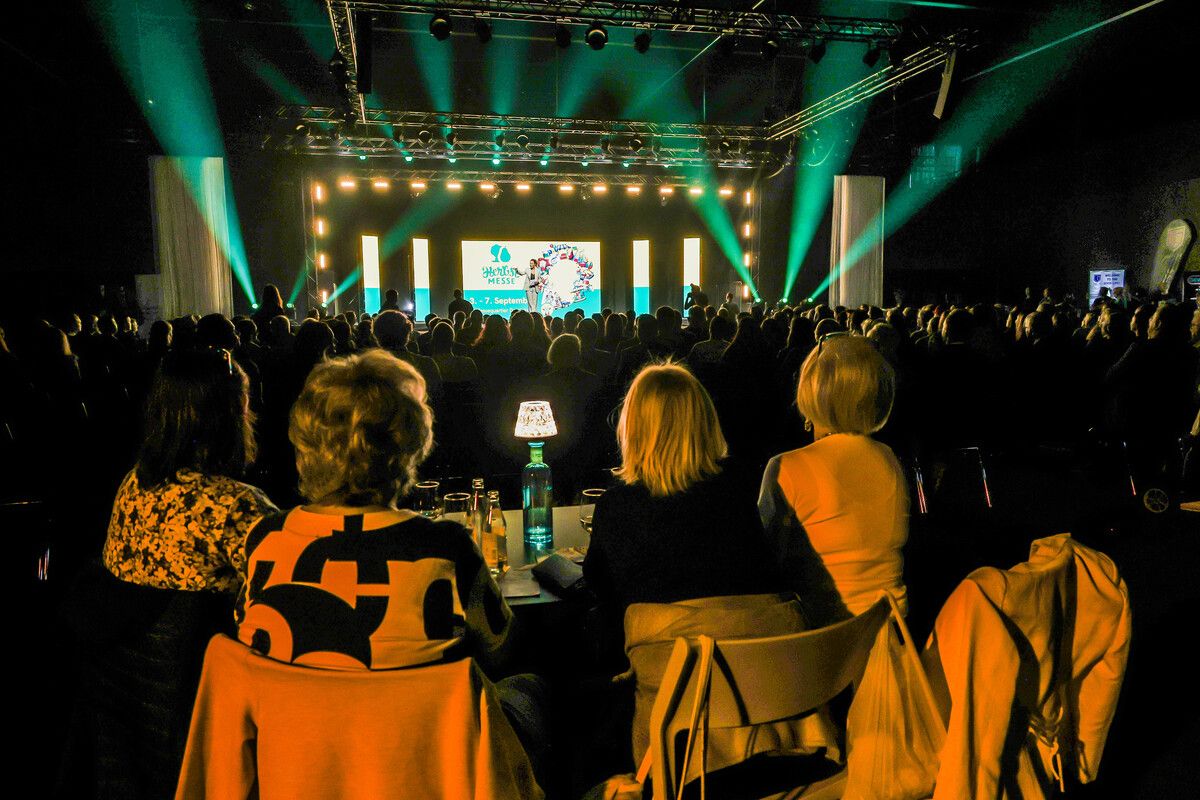 Die offizielle Eröffnungsfeier in der Halle 5 entpuppte sich als Publikumsmagnet.