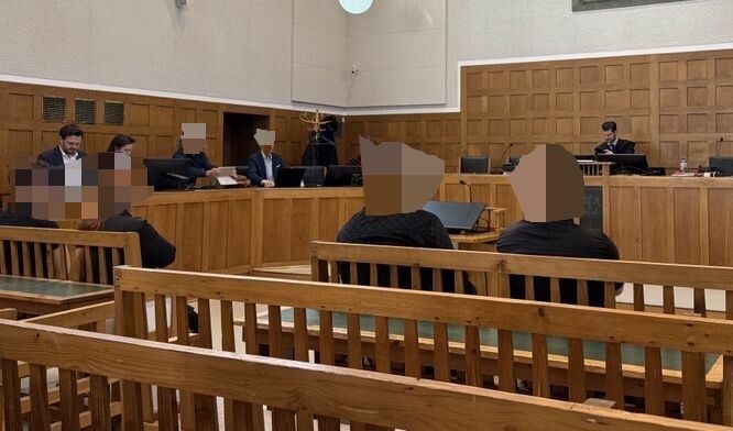 Die vier Angeklagten bei der Verhandlung am Landesgericht Feldkirch.⇒ vn/köchle