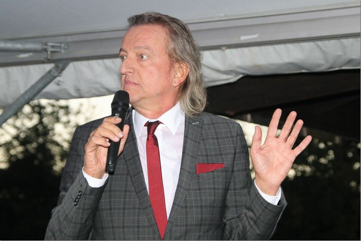 Dr Kabarettist Markus Linder wurde kürzlich ausgezeichnet. ⇒Thomas Knobel