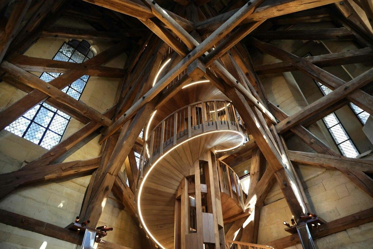 Eine Neuerung ist eine doppelläufige Wendeltreppe aus massiver Eiche im Südturm. ⇒⇒Ludovic MARIN / POOL / AFP