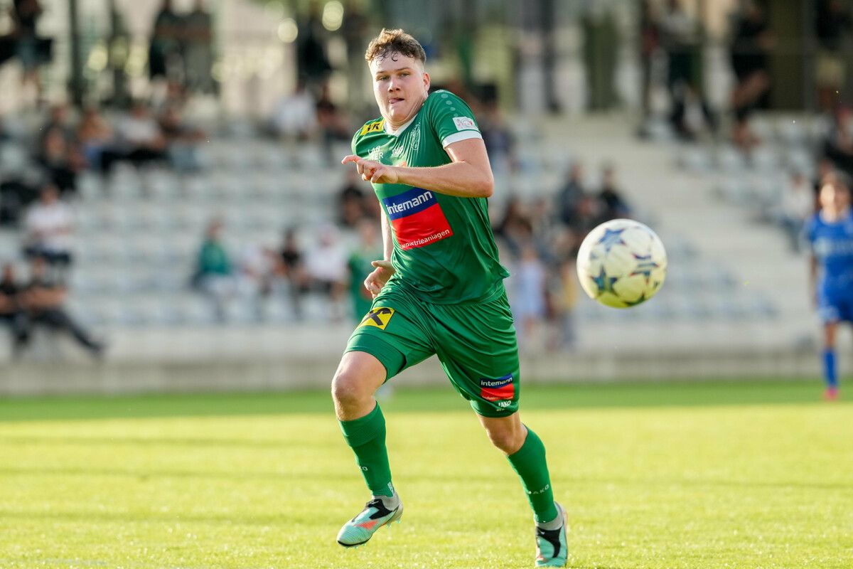 Fabio Erath und der intemann FC Lauterach wollen mit einem Heimsieg heute (19 Uhr) im Nachtragsspiel gegen St. Johann/Pongau die rote Laterne abgeben. ⇒VN/STip