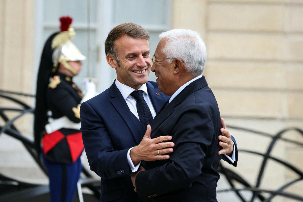 Frankreichs Präsident Macron empfängt EU-Ratspräsident Costa am Élysée-Palast in Paris vor einem Treffen.