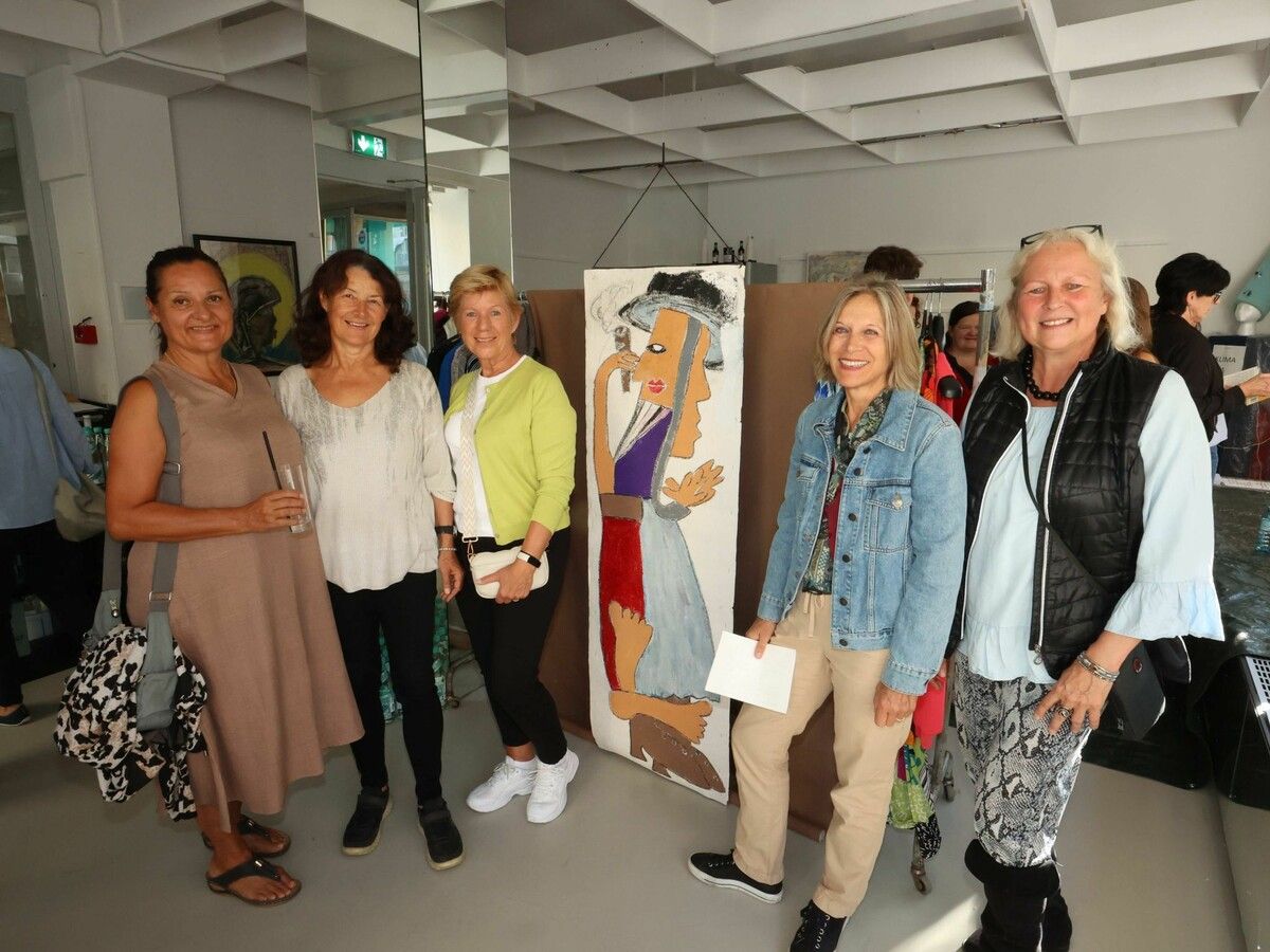 Gabi Ruttakis, Monika Schertler, Inka Kirchmann, Gertrud Innerhofer und Eva Joelli.⇒Arno Meusburger