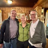 Berg-Begegnung mit Freunden
