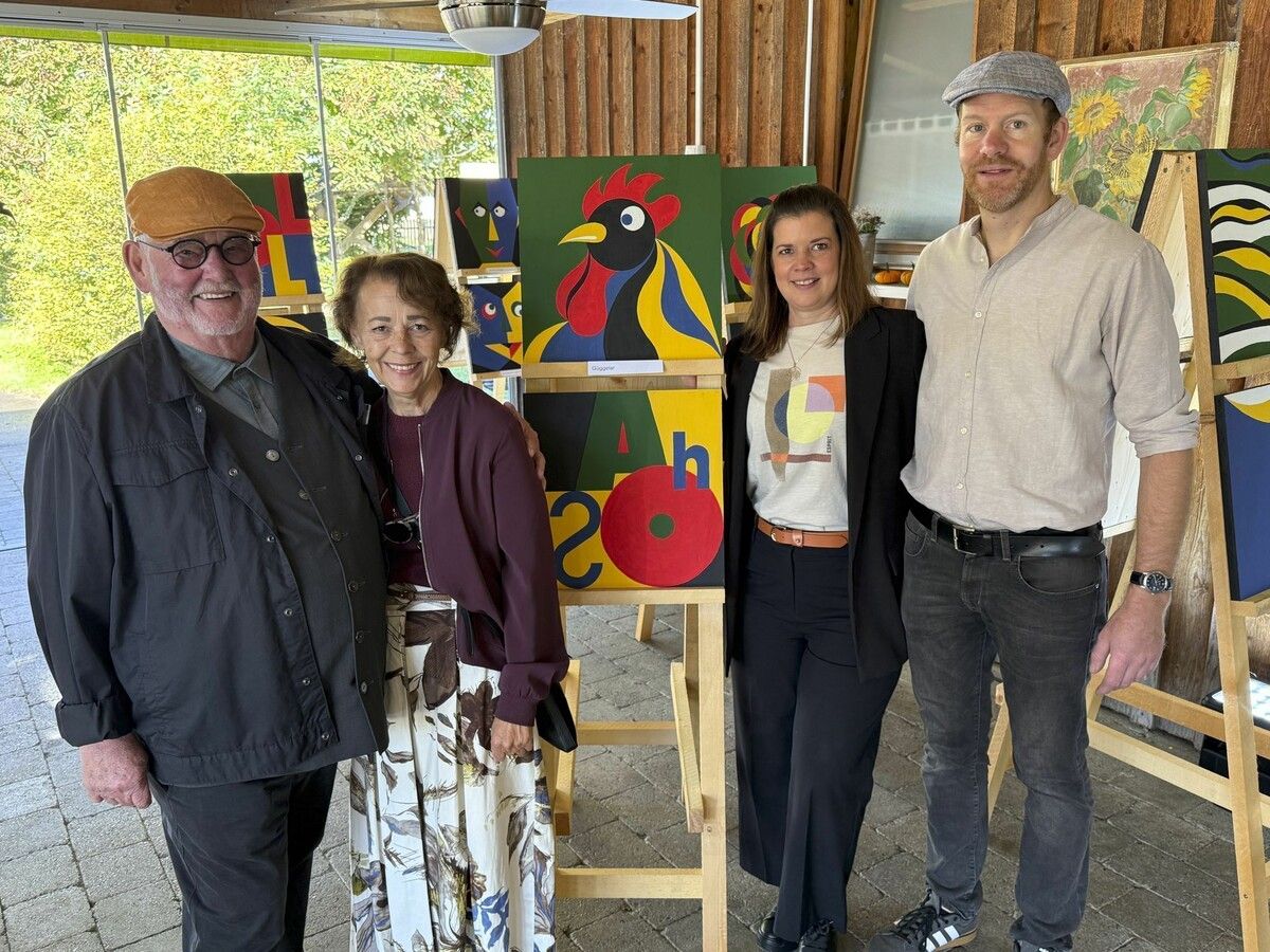 Geburtstagskind und Grafiker Gerold Ölz mit Ilse, Valeria und Daniel.⇒Franc