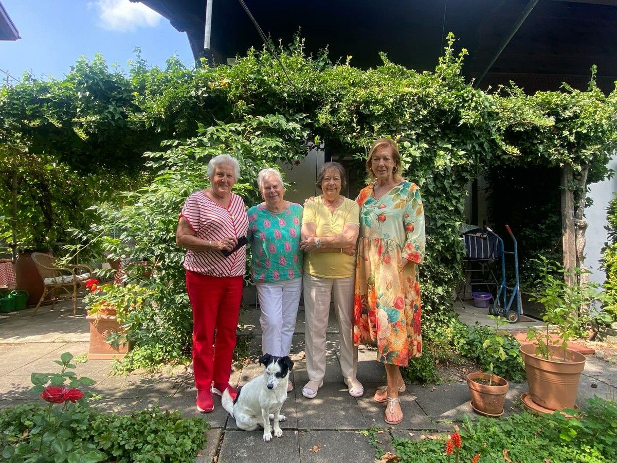 Gerhilde Blum (Niederlande), Edith Knecht (Deutschland), Ingrid Knecht (Schweiz) und Gerhild Moosbrugger (Österreich) haben sich nach 66 Jahren in Zürich getroffen.