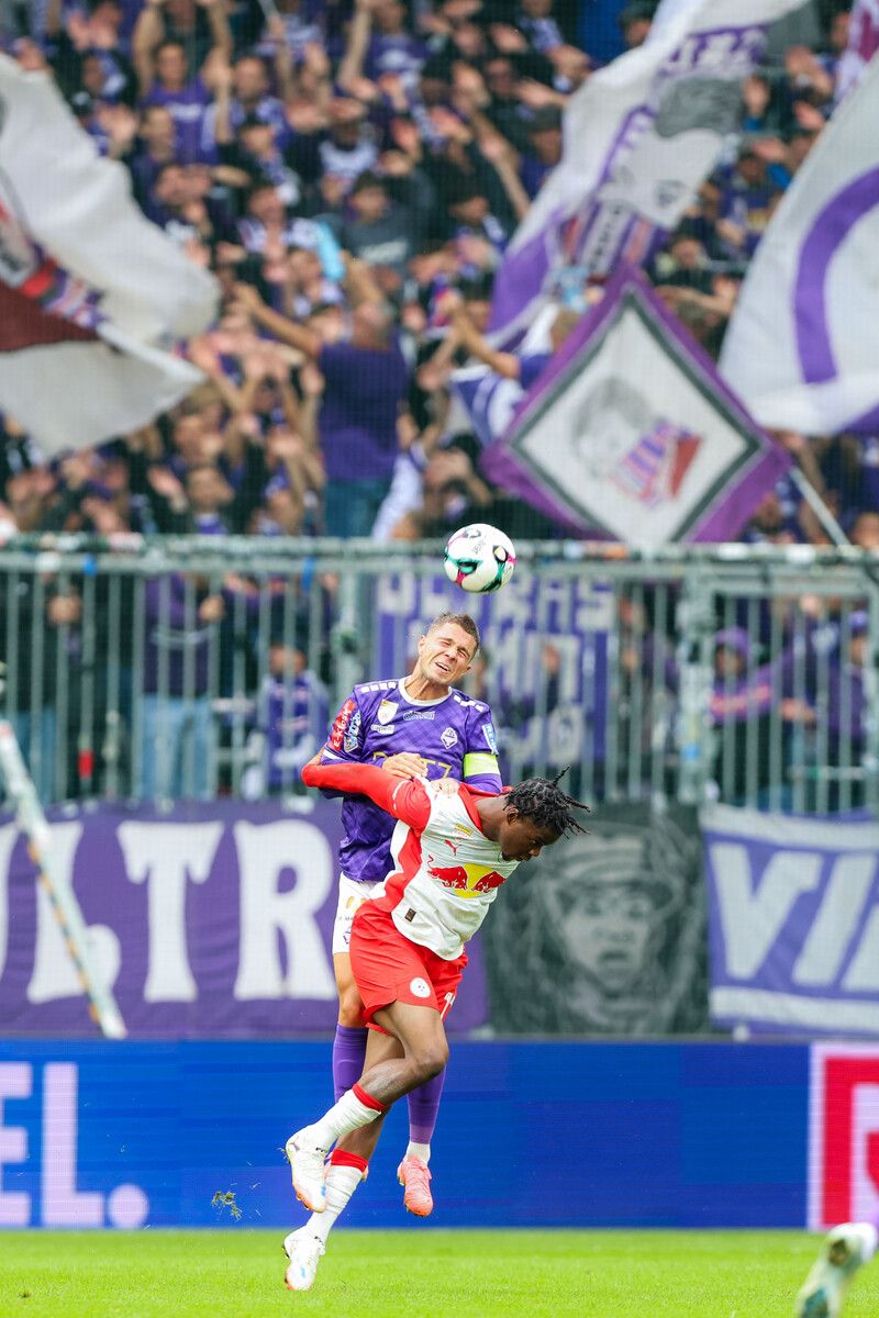 Großartige Kulisse bei Zweitligaderby zwischen Liefering und Austria Salzburg.⇒ge