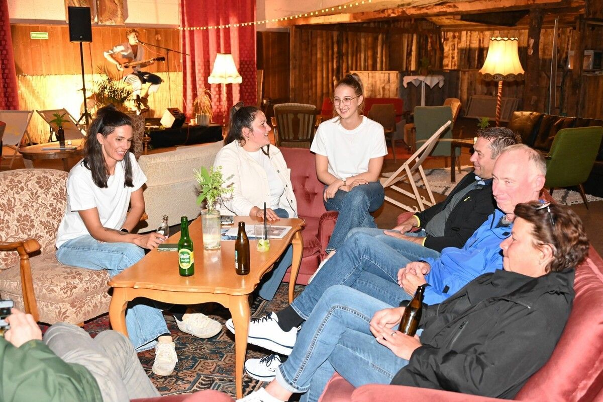 „Gschnadrat und globt“ wurde in gemütlicher Runde in der Kulturhalle.⇒dob (2)