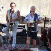 „Funky Kabarett-Rock“ am Schulplatz