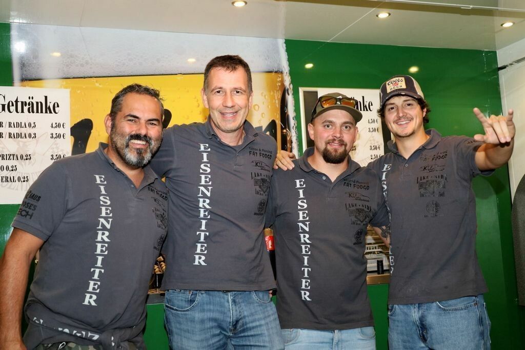 Hatten alle Hände voll zu tun: Steven, Markus, Michael und Elias von den Eisenreitern.