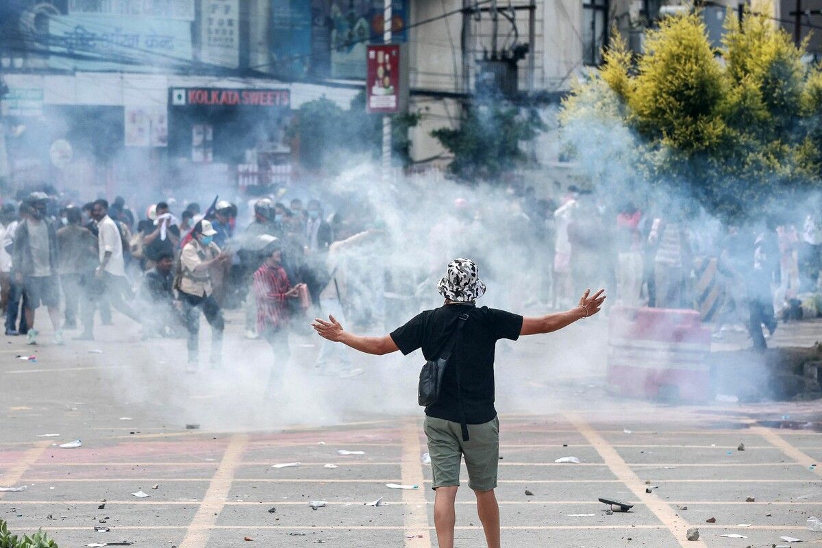 Heftige Proteste in Nepal gegen die Sperrung von zahlreichen Social-Media-Plattformen wie Facebook und Instagram sowie gegen staatliche Korruption forderten mindestens 16 Tote. AFP (5)