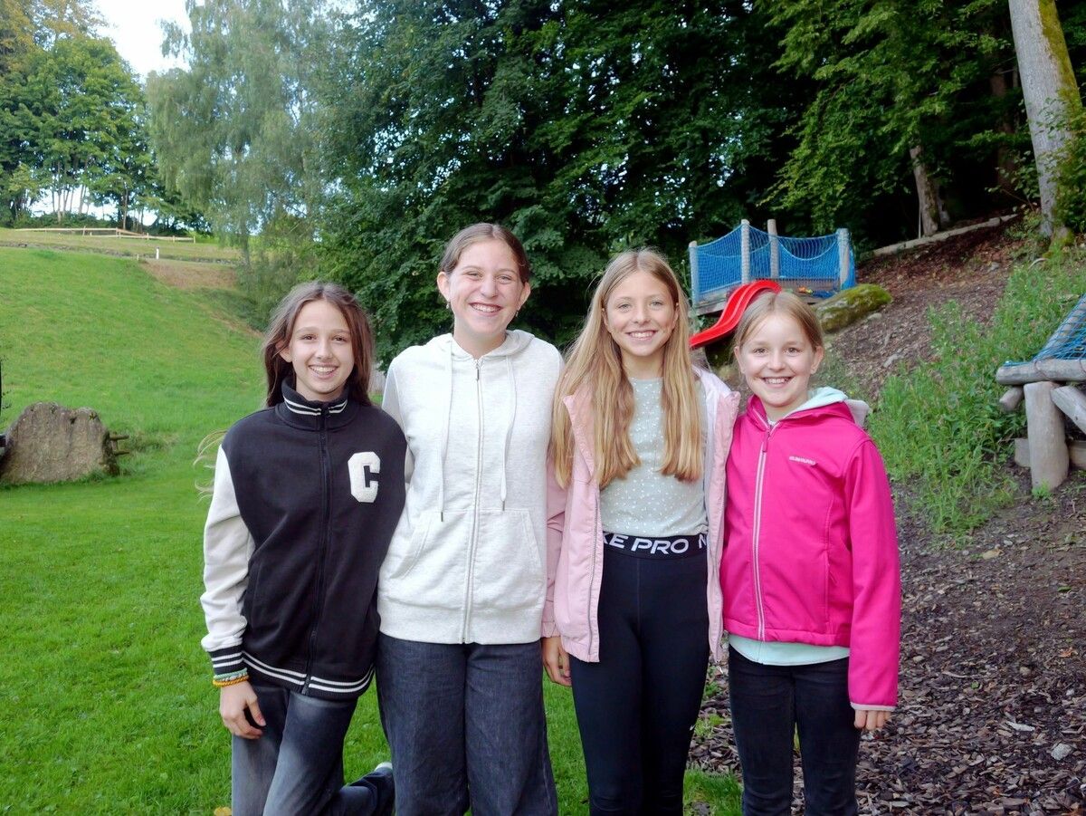 Ida, Isabella, Lisa und Julia hatten viel Spaß auf dem Kartoffelfest.⇒he (2)