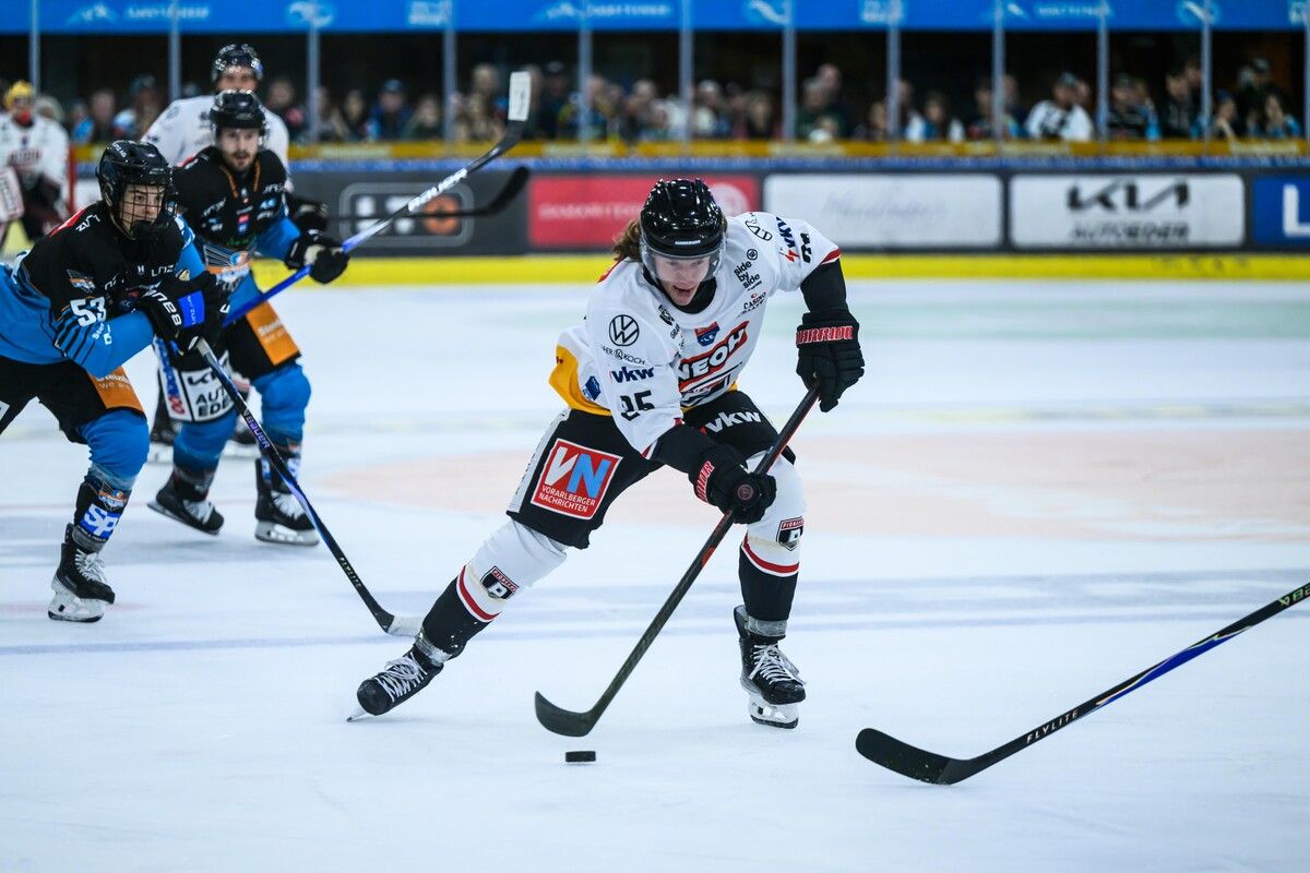 Julian Metzler erzielte beim Stand von 0:4 in der 48. Minute das erste Saisontor der Pioneers bei der 2:5-Niederlage in Linz.⇒GEPA