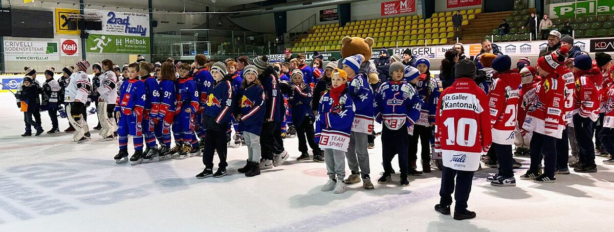 Junge Eishockey-Cracks messen sich an diesem Wochenende in der Rheinhalle Lustenau.⇒EHC