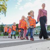 Leuchtende Warnwesten für die Kleinsten