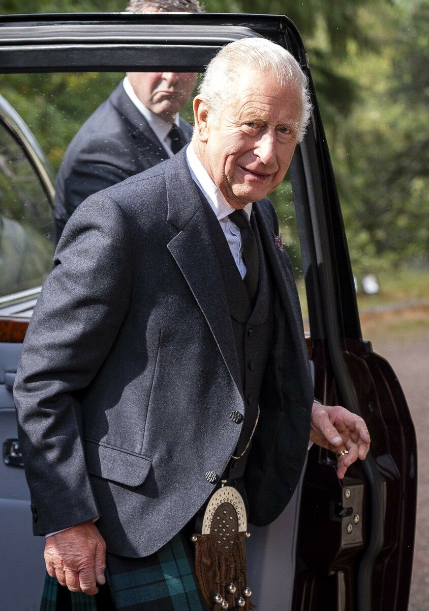 König Charles III. besucht sonntags noch einen Gottesdienst in Schottland.⇒afp