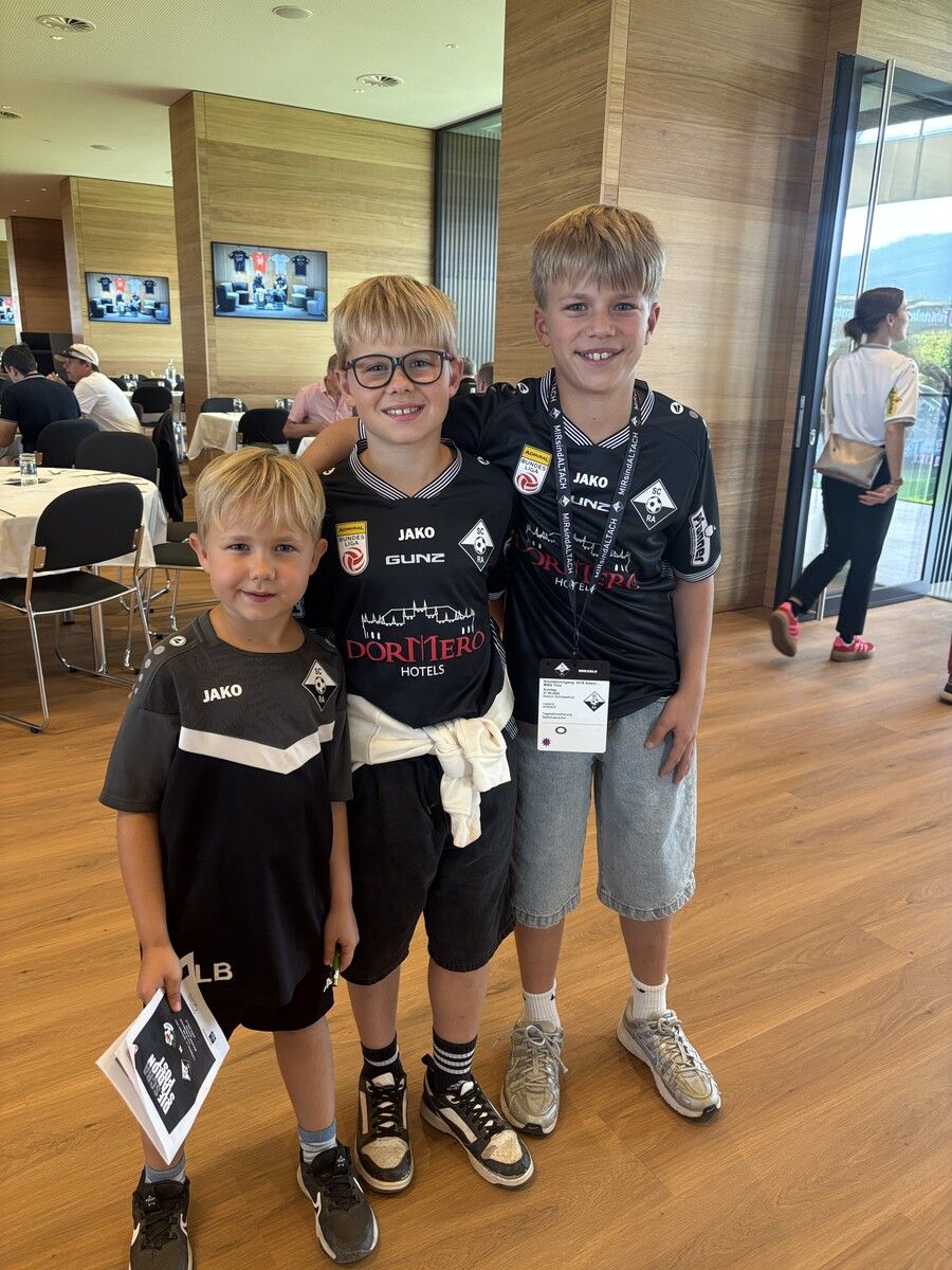 Leopold, Luis und Lorenz erlebten im Rahmen des Weltkindertages ihren großen Tag beim SCR Altach.⇒Bitriol