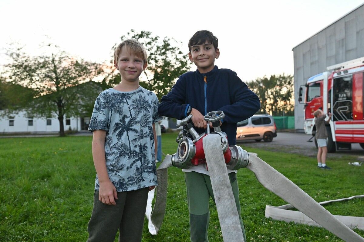 Lukas und Nasrullah durften im Zuge von School is out bei der Feuerwehrjugend einen Abend lang schnuppern.⇒bvs