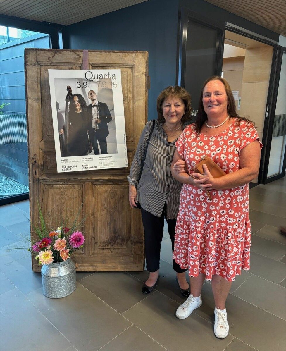 Margarethe (l.) mit Daniela bei einem Konzertbesuch.⇒Gisela Stein