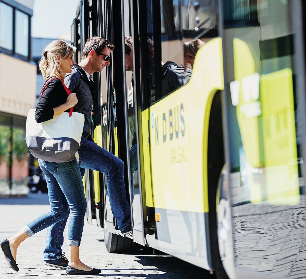 Mit gültigem Messe-Ticket oder dem VMOBIL-Online-Gratis-Ticket ist die An- und Abreise mit Bus und Bahn kostenlos.⇒VerkehrsverbunD Vorarlberg