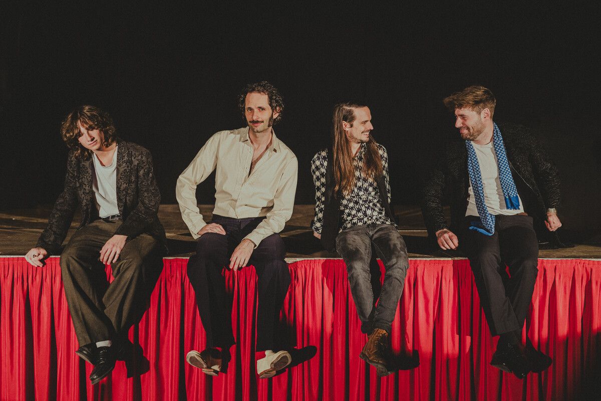 Mit ihrem Debütalbum „This Town“, legt die Band nun ihr erstes großes Projekt vor. ⇒Simon Anhorn