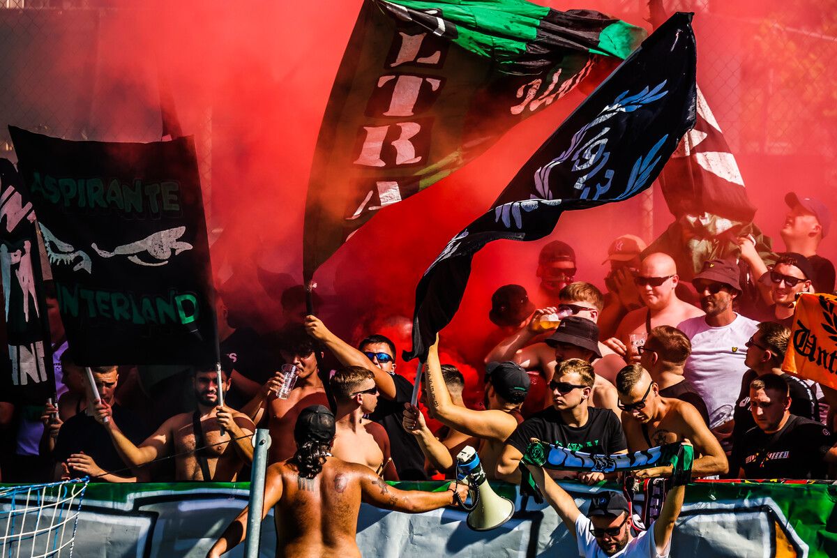 Nicht nur die Fans von Wacker Innsbruck sorgten im „Holz“ für tolle Stimmung. Über 1900 Fans sahen sich das Match der beiden Aufsteiger an.⇒steurer