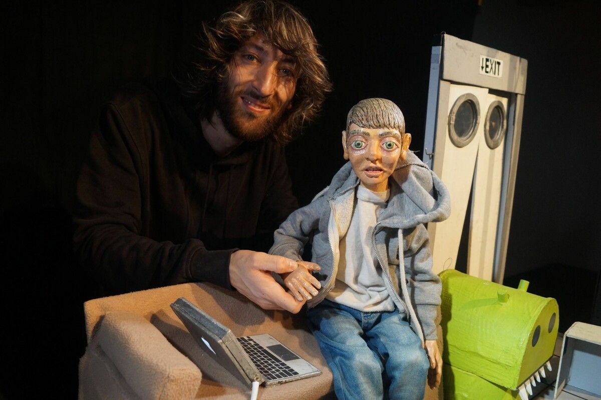 Puppenspieler Wagner Gallo gelang es, die Kinder in großen Aufruhr zu versetzten. ⇒Yas