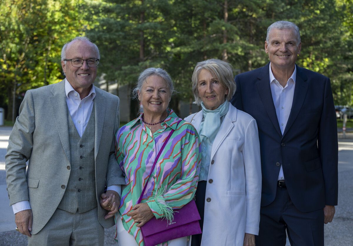 Reinhard Haller mit Angelika sowie Banker Günther Rupp mit Dagmar.