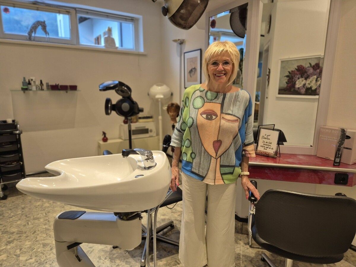 Renate Piesl hört nach 63 Arbeitsjahren als Friseurin auf.⇒VN/JUN (3)