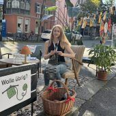 Ein Wohnzimmer neben der Straße