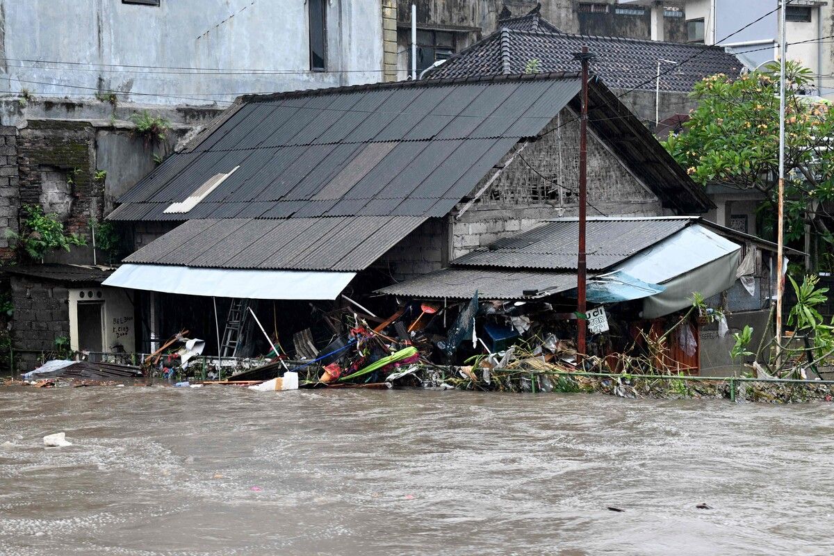 Schwere Überschwemmungen auf Bali forderten mehrere Todesopfer. ⇒afp