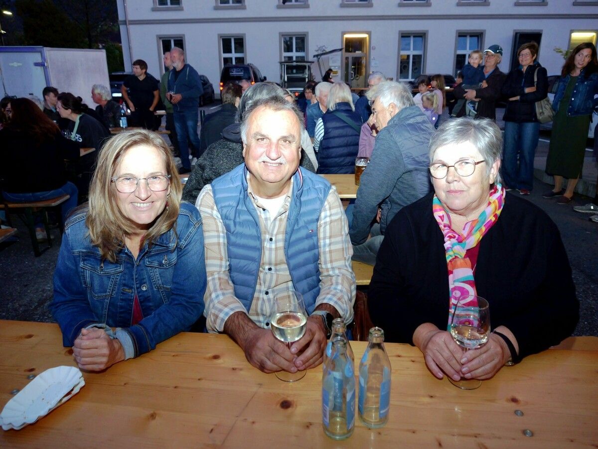 Stark fürs Jugendhaus K9 engagiert: Gerlinde Wiederin, Vesi Markovic und Ilse Mock.⇒Henning Heilmann